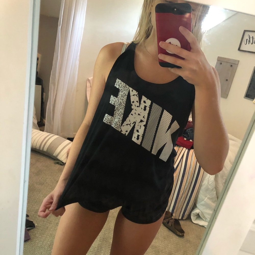 Black nike tank !